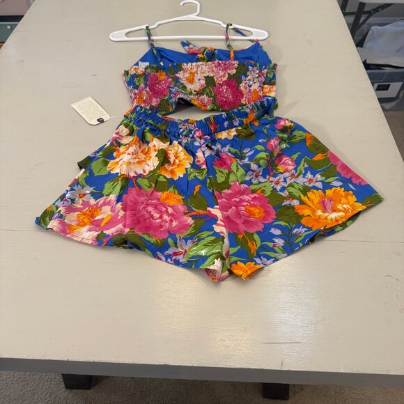 Tropical Floral Two Piece Short Set Size Medium - Picture 7 of 9